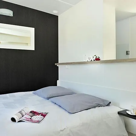 Camping Domaine Des Naiades 4*