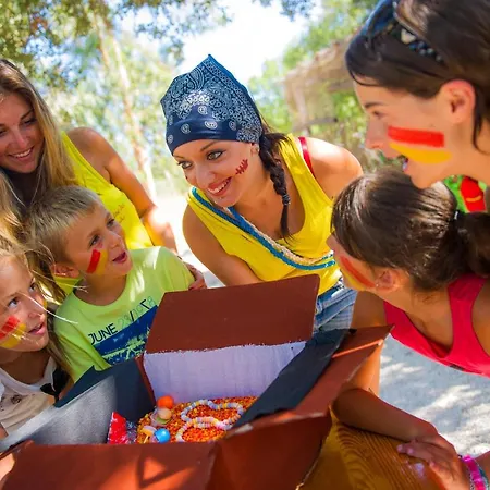 Camping Domaine Des Naiades 4*